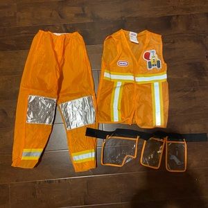 Dress up construction worker size  3-4t